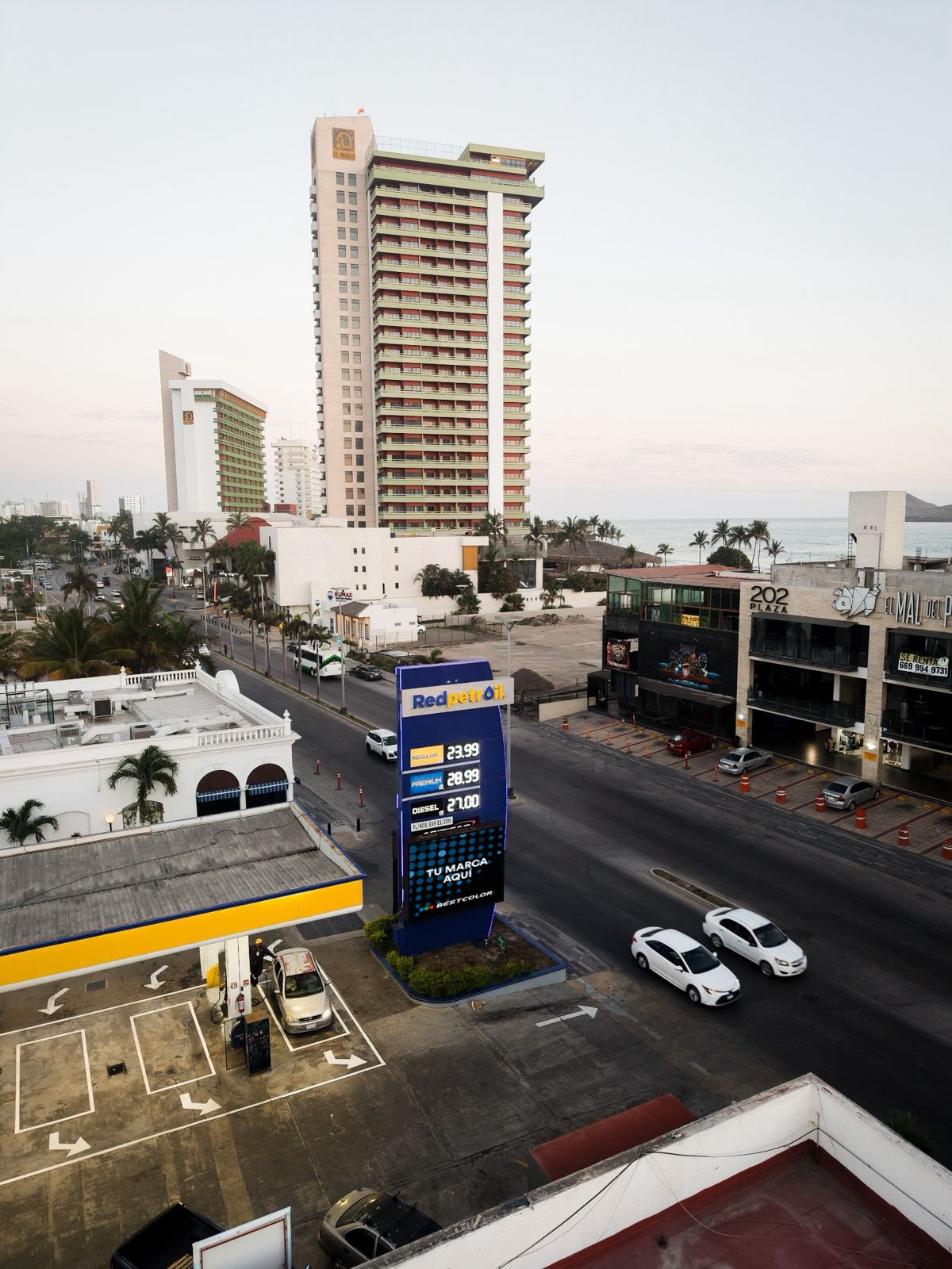 Tótem Pantallas Led Doble Cara — Mazatlán · Av. Camarón Sábalo — BESTCOLOR